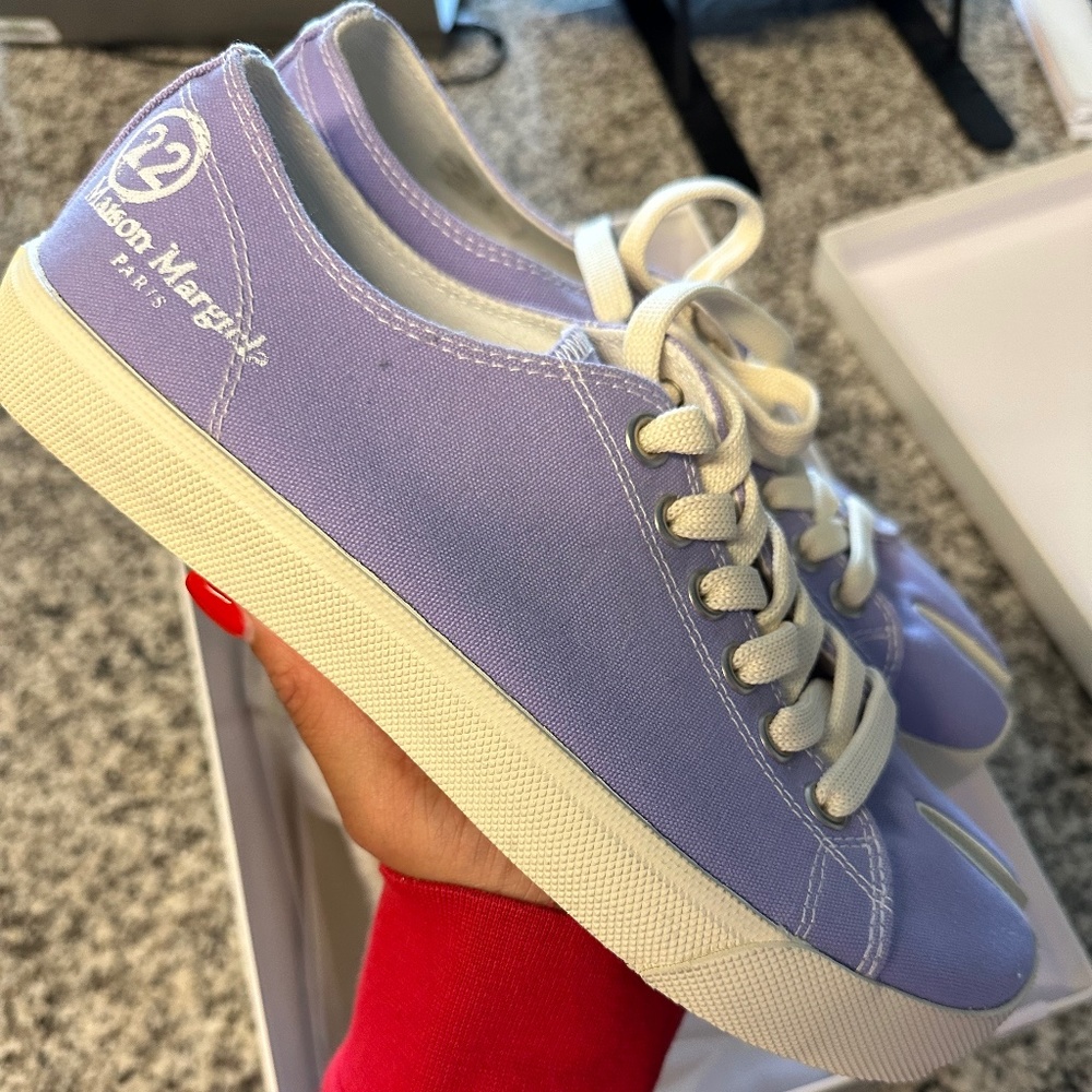 NEVER WORN MM22 tabi sneakers